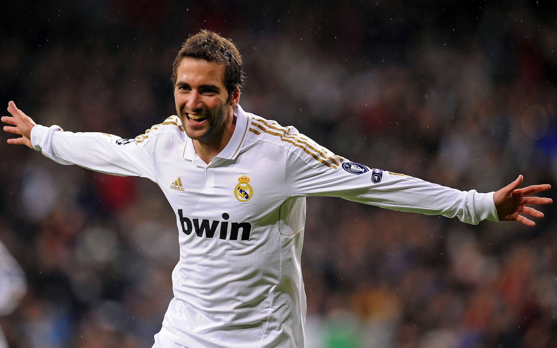 英超激烈厮杀,豪门竞争日趋激烈